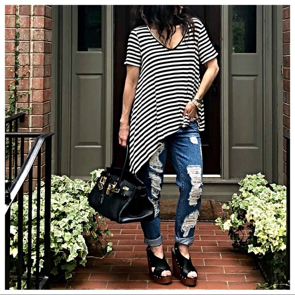 ✨LAST ONE✨Striped V neck asymmetrical top - Picture 8 of 8